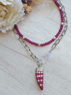 Collar doble (cuernito magenta) en internet