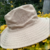 Sombrero australiano color beige.