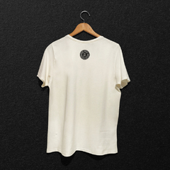 Camiseta Slim- Nos Tempos - Off White - comprar online