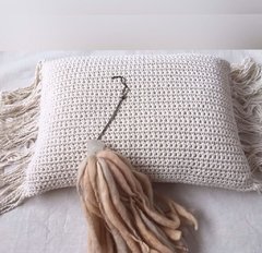 Almohadón crochet flecos ( por encargue) - comprar online