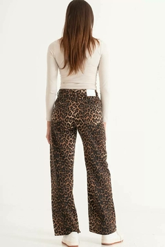 JEAN WIDE LEG ANIMAL PRINT - ISOSTASIA - comprar online