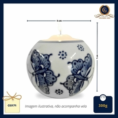 Porta-velas em porcelana, fundo branco com pintura de borboletas azuis - comprar online