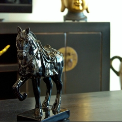 Escultura Cavalo Chinês Pequeno, Poliresina, Preto Brilhante - Columbus Gold