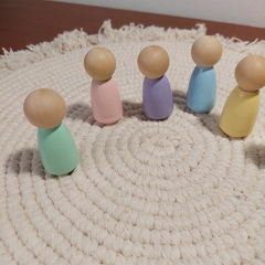 Set Pequeños personajes / Muñecos madera maciza color pastel - comprar online