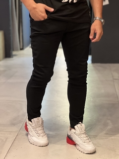 Calça jeans preta básica