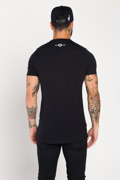 T-Shirt Slim Bordado Paetê Preta - comprar online