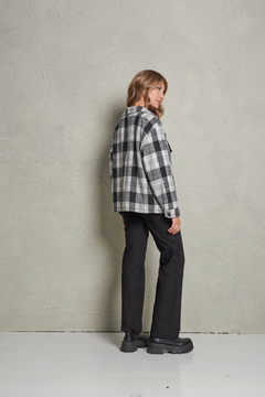 #3609 Camisaco flannel check corto con bolsillo y tapa "Pegli" en internet