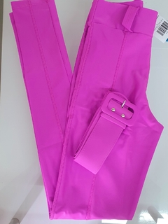 Calça Prada Fit Skinny Com Cinto Pink na internet