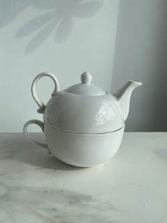 Tetera de porcelana con taza para uno