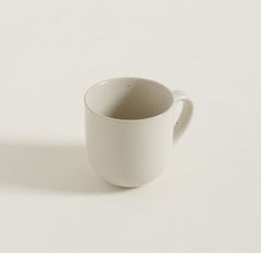 Taza beige con pintitas