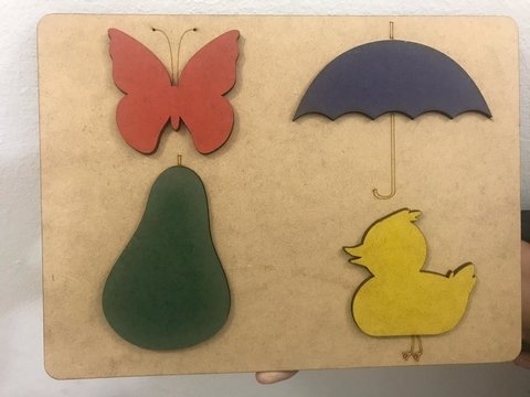 Quadro de objetos: borboleta, guarda-chuva, pera e pato em mdf estampa