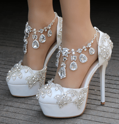 Sapato Branco Com Aplicação de Strass e Tornozeleira Pedraria - comprar online