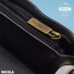 NICOLA MINI CARTERA ROCAS NEGRO en internet