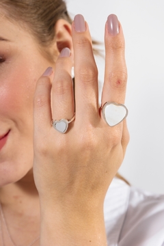 Heart-shaped Mother of Pearl Ring - Lily Silvestre - Joias personalizadas e exclusivas