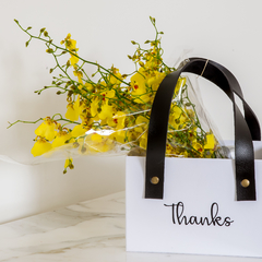 Bolsa com Bouquet de Chuva de Ouro - comprar online