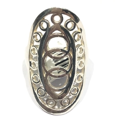 Anillo en forma de ovalo calado con circulos de plata italiana nro. 12
