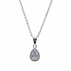 Collar de acero blanco con gota microengarzada