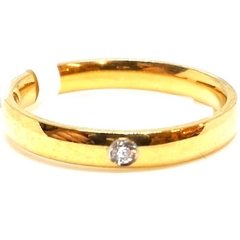Anillo media caña de 3 mm de acero dorado con cubic central nro. 18