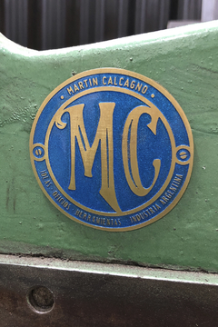 Imán Logo MC de bronce