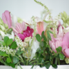 Caja Artesanal con flores de estación con vela aromática. - comprar online