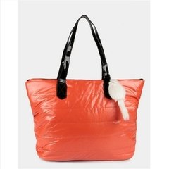 Bolsa Feminina Modelo Sacola com chaveiro pelúcia - comprar online