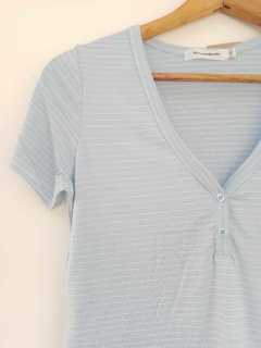 Remera ZIG ZAG celeste en internet