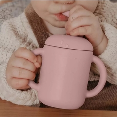 Vaso de aprendizaje con sorbete