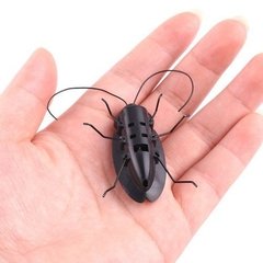 Cucaracha de juguete con movimiento gracias a energía solar - comprar online