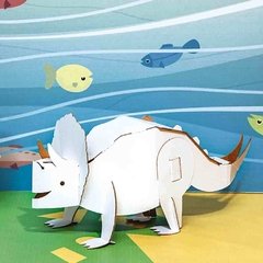 Triceratops mini ecológico hecho en cartón reciclado