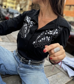Camisa bordada Flor - comprar online