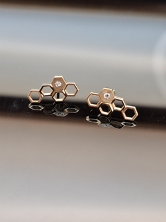 Brincos em ouro 18k modelo Hex com brilhantes da coleção Cobogó na internet