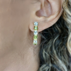 Argola em ouro 18k com Peridotos e Topázios Brancos