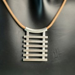 Pingente I Ching "O Criativo" em prata com cordão de couro - comprar online