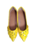 Sapatilha bico fino alongada Cinderella Foot Amarela com detalhe de taxas douradas  