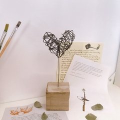 Corazón de Alambre con base de madera en internet