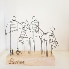 Escultura de Familia en alambre en internet