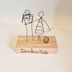 Escultura de pareja en Alambre en internet