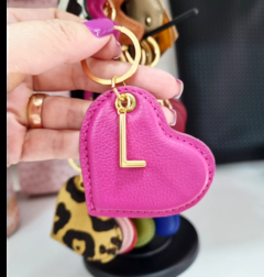 Chaveiro Heart (couro) personalizado com Letra. - ♔ VIVIKA FASHION STORE - Bolsas e Acessórios 
