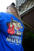 Remera azul pitufo "coffee and music" en internet