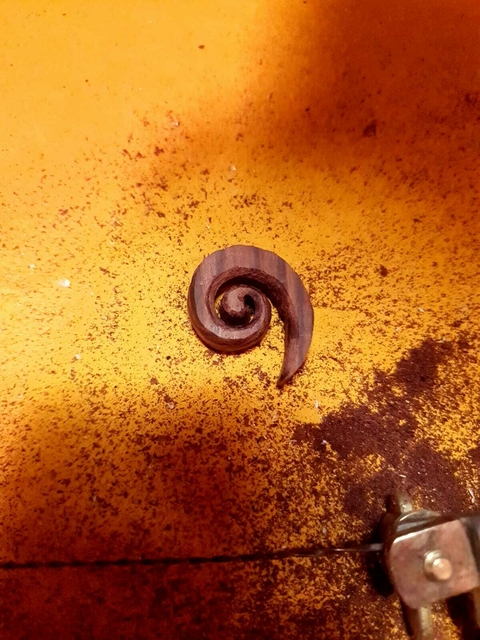 Pingente de Madeira Espiral