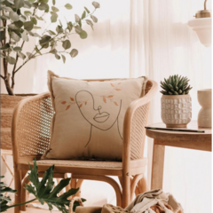 Almohadon Decorativo con Caras Bordadas - comprar online