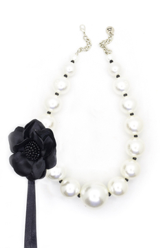 CO198 - Collar Flor y Perlas