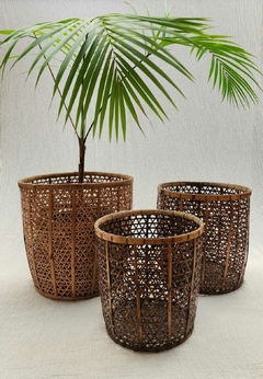 BAM032 - Juego de tres cestos de bambú cilíndricos altos NATURAL en internet