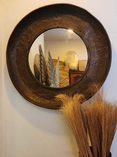 INDI022- Marco de hierro antiguo con espejo 95cm