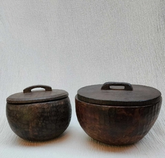 INDI1811- Bowl de madera antiguo con tapa 30/35cm x 27cm h