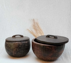 INDI18010- Bowl de madera antiguo con tapa 40/44cm x 28cm h