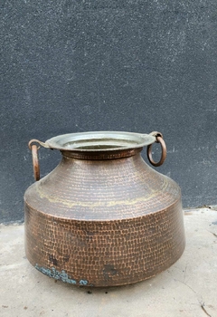 INDI187- Cacharro antiguo de cobre con 2 manijas 31x27cmh