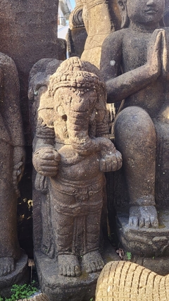 PIEA04 - Escultura de piedra de ganesh parado 80 cms