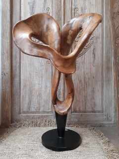 DEL102- Madera de raiz de teca en pedestal 75cm x 115cm H - comprar online