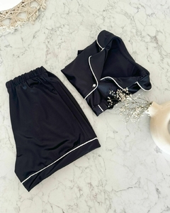 PIJAMA SATINADO CORTO NEGRO - CONJUNTO - comprar online